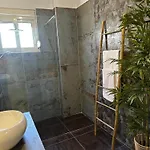 Gjonis House Apartman *